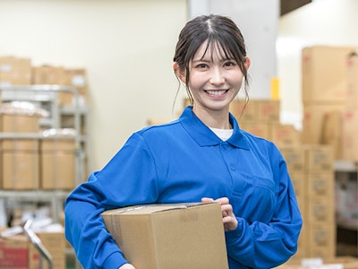 17時まで勤務OKの洋服・アクセサリー類の仕分け作業