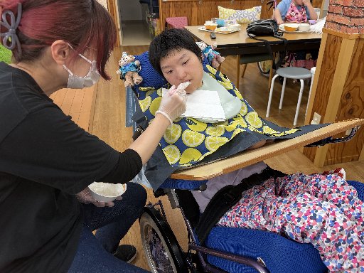 平日の12時～15時勤務！無資格から始められる障がい支援のお仕事...