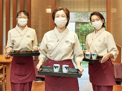 15時まで勤務OKの創作懐石料理店のホールスタッフ