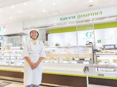 時間や曜日が選べるサラダ・惣菜専門店グリーン・グルメの販売スタッフ