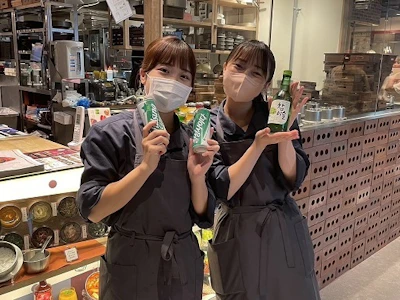 韓と米の店舗スタッフ