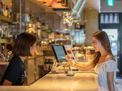 英語を活かせるフロントスタッフ◎SNSで話題！海外ゲスト多数の人...