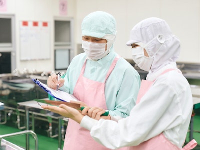 学校給食の調理スタッフ