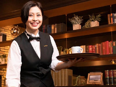 モーニング・ランチのホールSTAFF