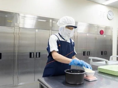 施設での調理補助スタッフ