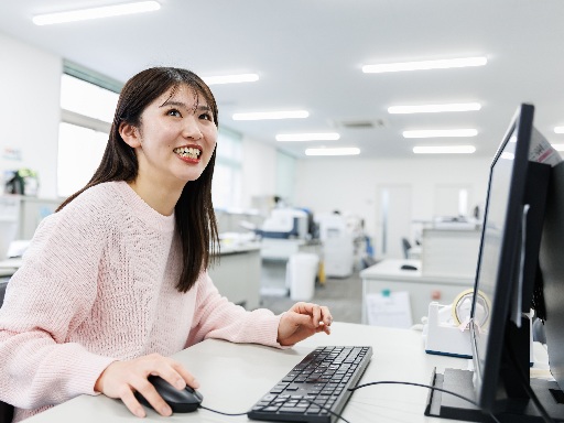 生協本部での事務スタッフ/賞与年2回・昇給年1回【経験資格…