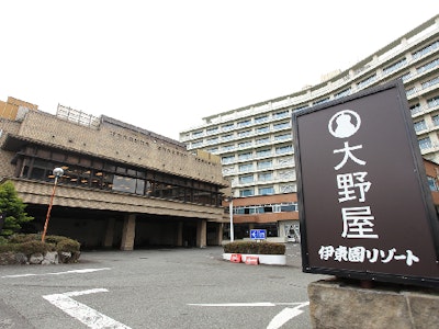 ホテルの宴会場配膳スタッフ