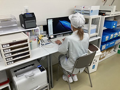 工場内の庶務業務スタッフ（府中四谷工場）