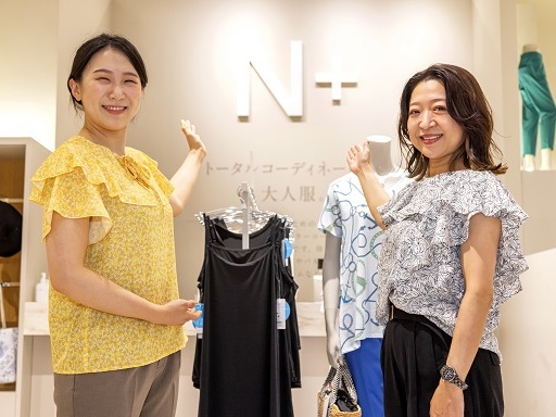 【Nプラスのアパレル販売スタッフ・遅番】経験・ブランク不問◎お休...