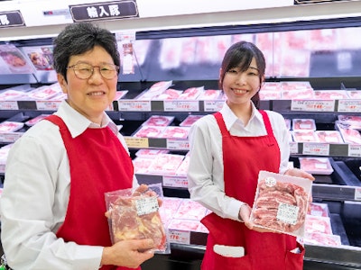 スーパーオーケーの精肉スタッフ