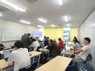 15時まで勤務OKの専門学校のプログラミング講師