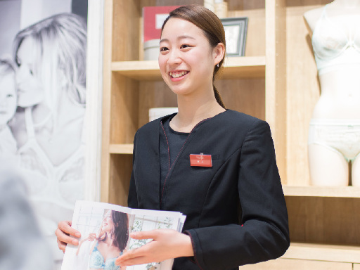 【女性の就業率100%】トリンプの下着の販売スタッフ／社割制度あ...
