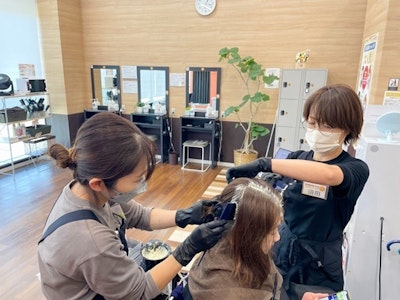 17時まで勤務OKのカラー専門サロンの美容師（カットなし）