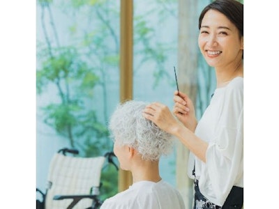 病院やシニア施設などへ直行直帰OK・訪問美容師