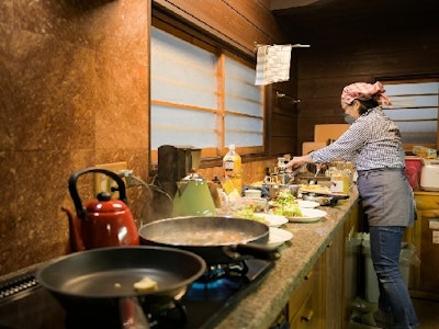 主婦(夫)が活躍中の古民家のお宿で朝食調理＆清掃スタッフ