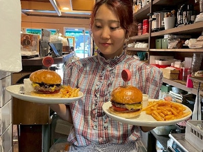 17時まで勤務OKのハンバーガー店のホールスタッフ