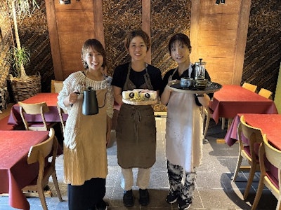 ランチ限定・古民家カフェのホールスタッフ