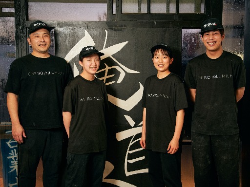 週1日～＆4h～OK！人気ラーメン店のホール＆キッチン補助◎髪型...