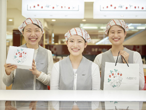 ＼SNSでも注目のお菓子を販売／高時給&週4日～安定シフトでしっ...