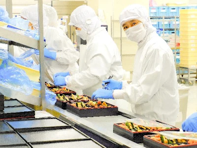 セントラルキッチンでの食品製造スタッフ