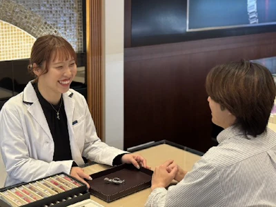 【ジュエリー・腕時計販売員】　接客・修理受付・販売　経験者、未経...