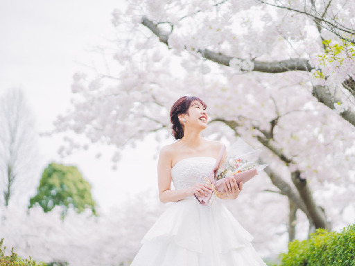 【土日のみ・WワークOK】ブライダルフォトのヘアメイクスタッフ(...