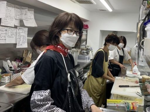 【土日祝大歓迎！】日中のみ！セントラルキッチンでの《調理補助》駅...