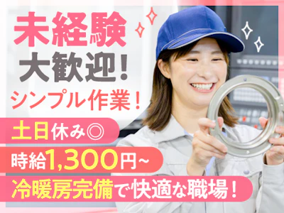 小さな機械部品の組立スタッフ
