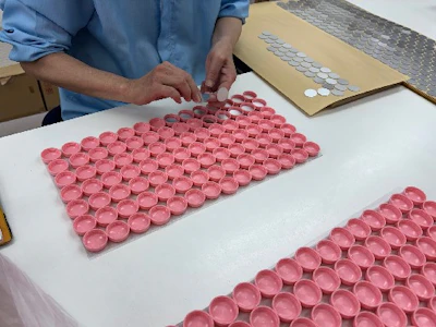 週2日～の短時間OK　キャップのパッキン貼り＆検品