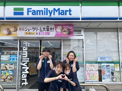 コンビニエンスストアの店舗スタッフ