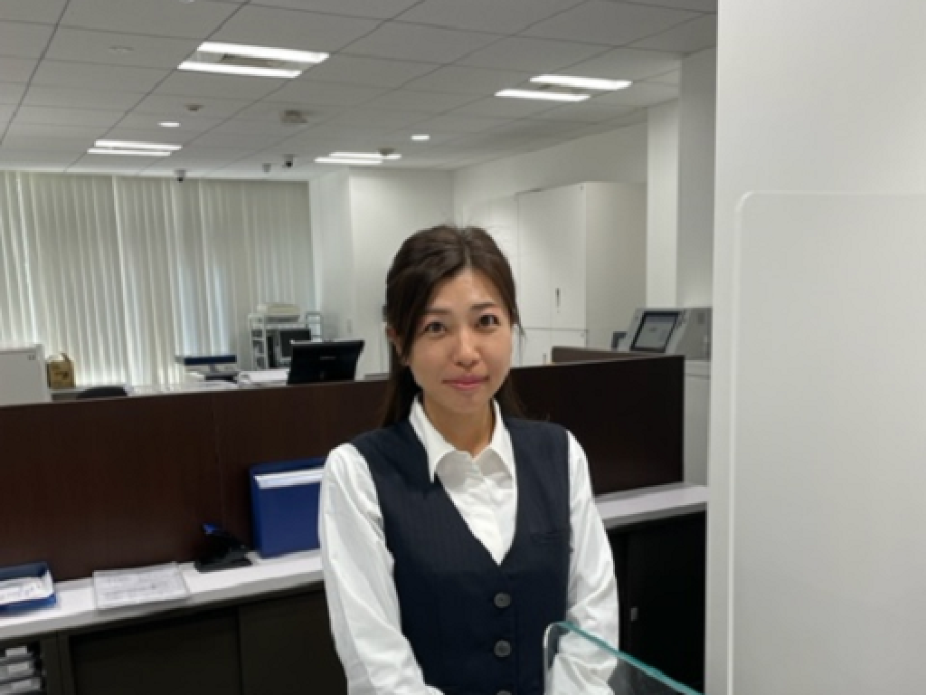 銀行　スタッフ 