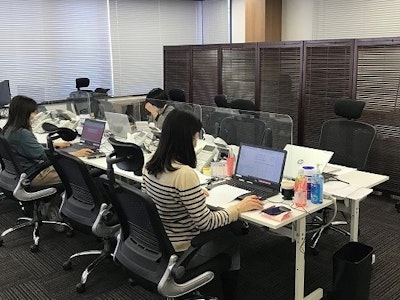 在宅ワークの部内アシスタント